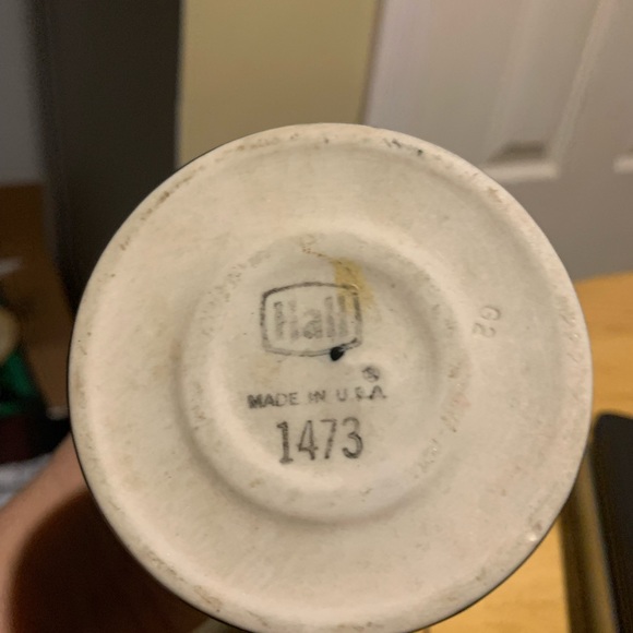 Three Vintage Hall Pedestal Coffee Cups 1274 & 1473 - Picture 5 of 5